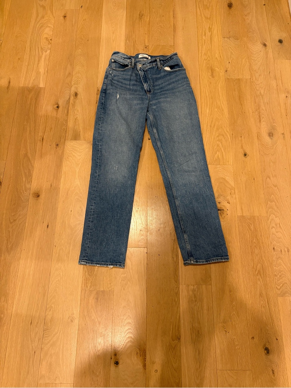 Abercrombie & Fitch Women’s 90s Straight-Leg Ultra High Rise Curve Love Jeans - Picture 2 of 4